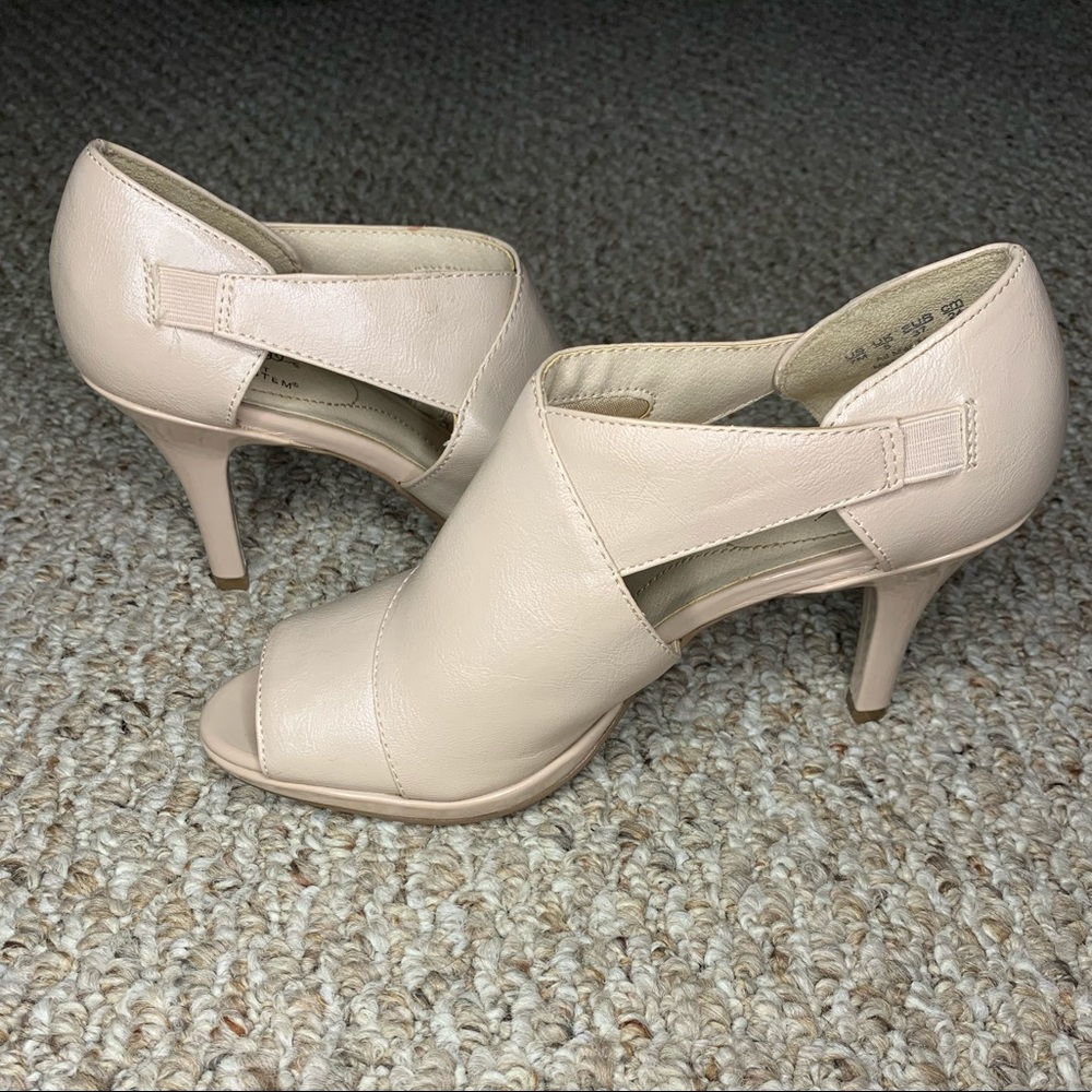 LifeStride Faux Leather Pump